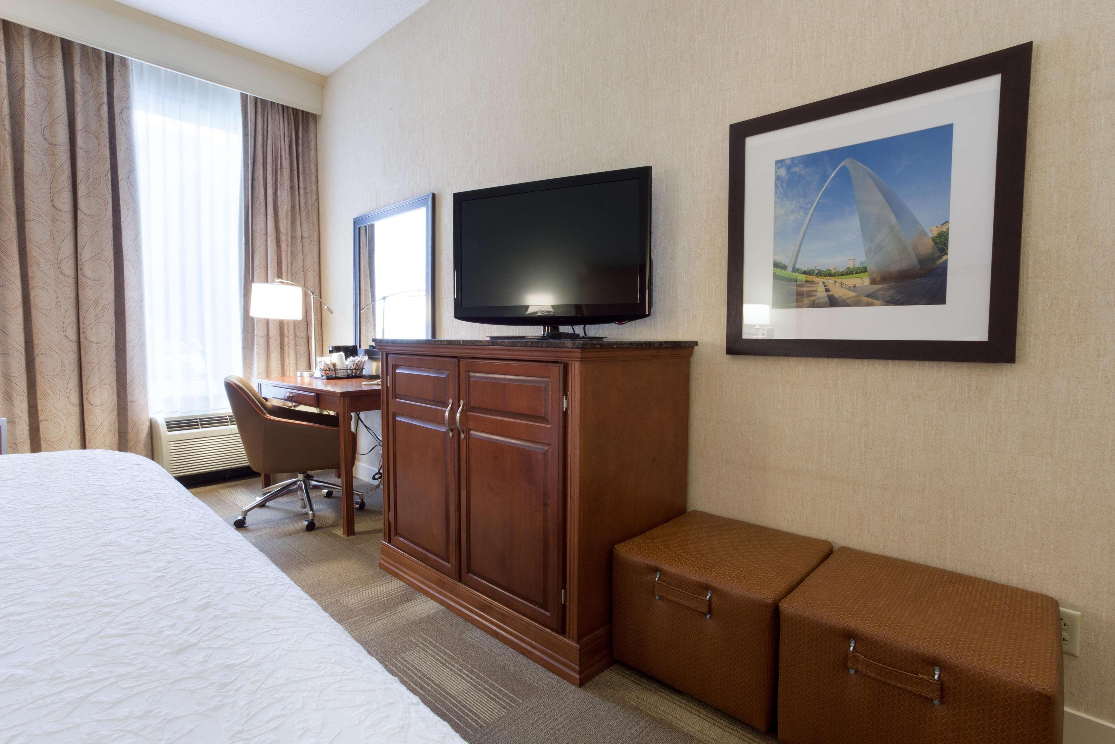 Hampton Inn St. Louis Southwest Fenton Exterior photo